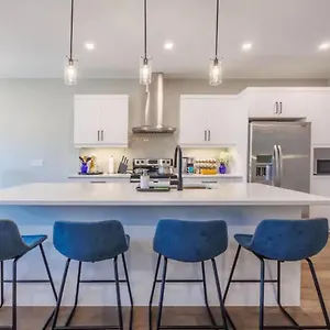  Appartement Modern 3bdr 3 Bath, Garage, Backyard, Theater Canada