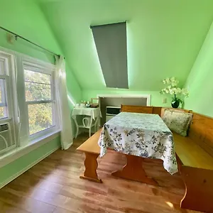  Hébergement de vacances Cozy 1-bedroom Loft With Falls View 4mins To Falls Canada
