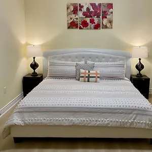  Hébergement de vacances Victoria Family Vacation - King Bed Private Yard Bbq Deck Gazebo - 4 Minutes To The Falls Canada